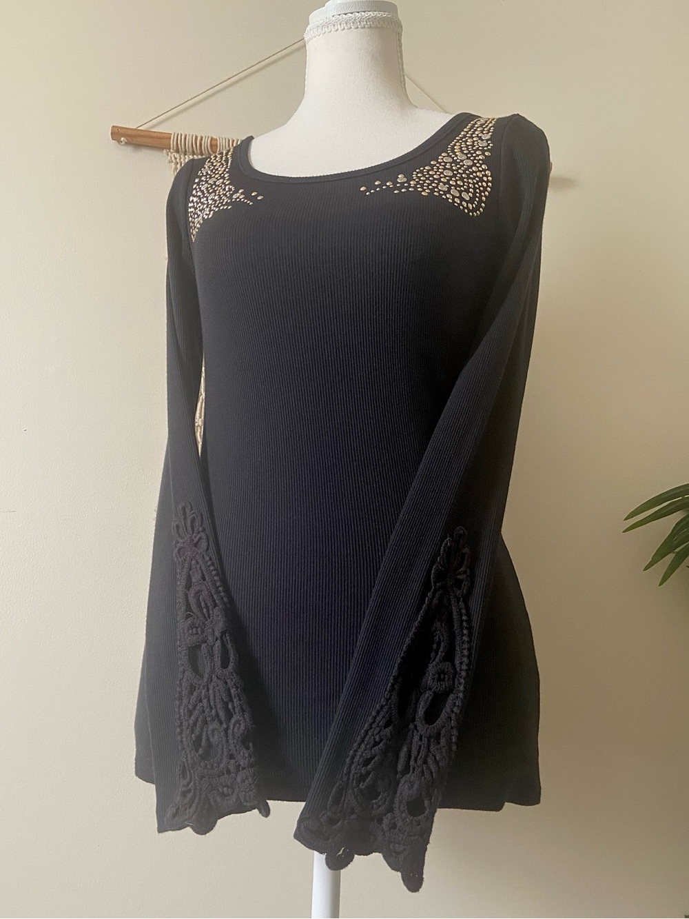 Canyon River Blues Black Ribbed Embellished Crochet Cuff Grunge Top M